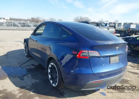 2021 Tesla Model Y Standard Range Rear-Wheel Drive from USA, damaged, VIN 5YJYGDED4MF123082